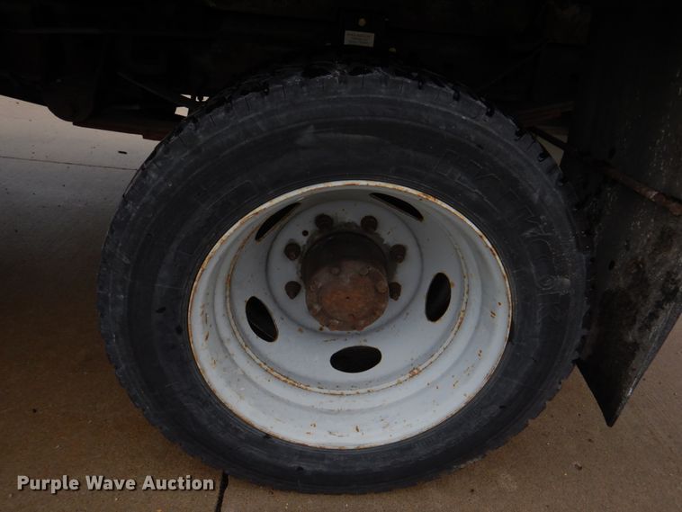 image for item DM7267 2000 Ford F550 Super Duty  flatbed truck