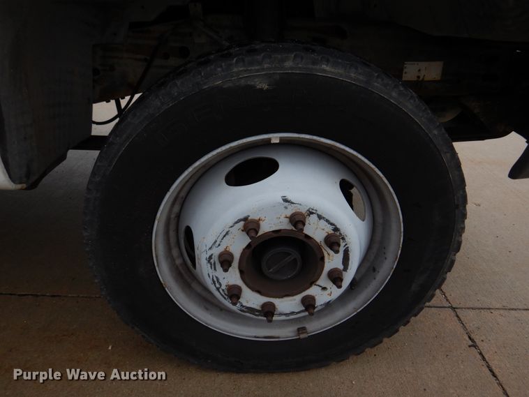 image for item DM7267 2000 Ford F550 Super Duty  flatbed truck