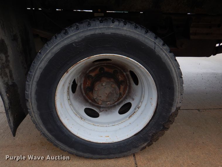 image for item DM7267 2000 Ford F550 Super Duty  flatbed truck