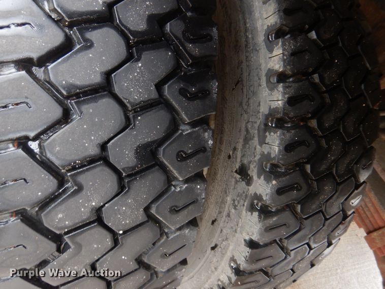 image for item DM7267 2000 Ford F550 Super Duty  flatbed truck