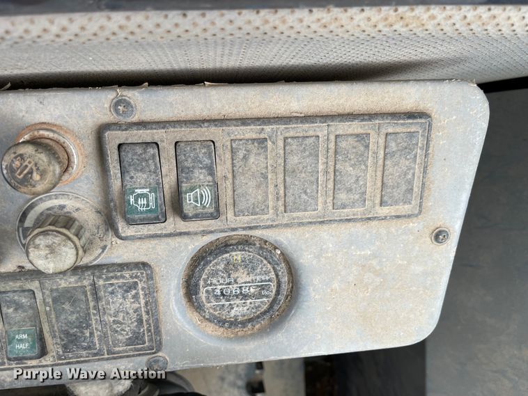 image for item FV9467 1998 Hyundai Robex 210LC-3  excavator