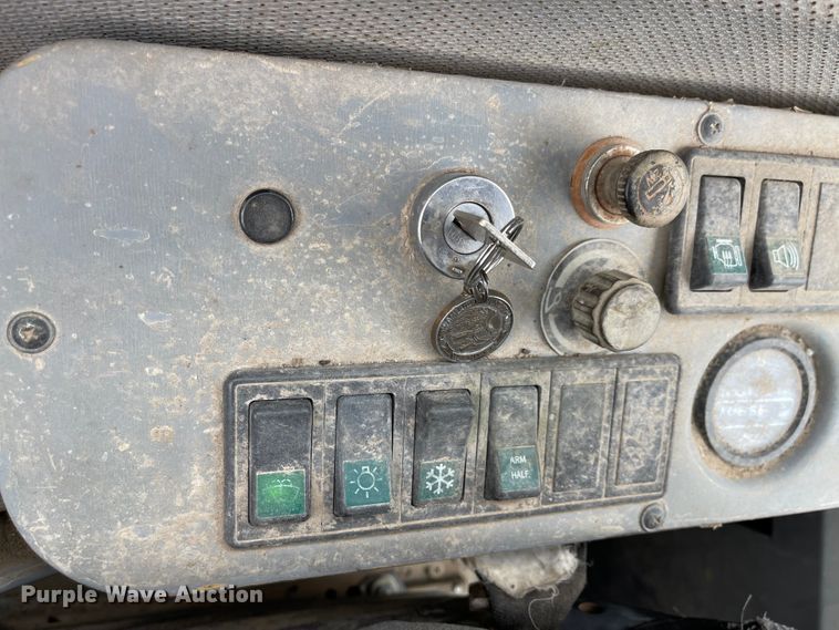 image for item FV9467 1998 Hyundai Robex 210LC-3  excavator