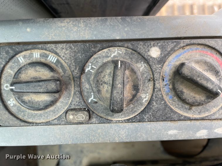 image for item FV9467 1998 Hyundai Robex 210LC-3  excavator