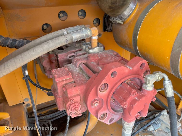 image for item FV9467 1998 Hyundai Robex 210LC-3  excavator