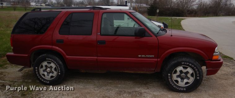 image for item IM9711 2002 Chevrolet Blazer LS  SUV