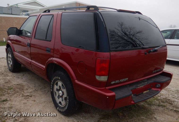 image for item IM9711 2002 Chevrolet Blazer LS  SUV