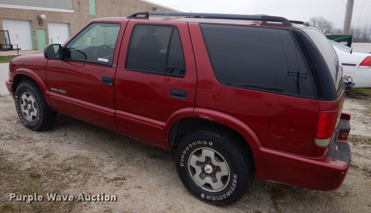 image for item IM9711 2002 Chevrolet Blazer LS  SUV