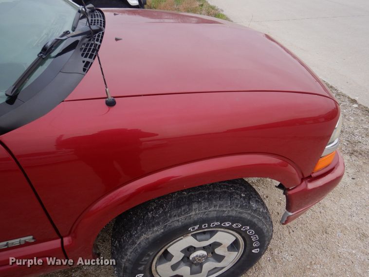 image for item IM9711 2002 Chevrolet Blazer LS  SUV