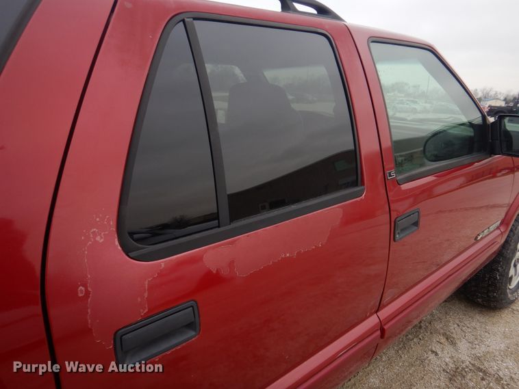 image for item IM9711 2002 Chevrolet Blazer LS  SUV