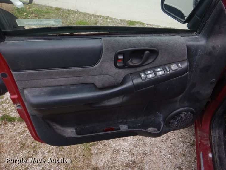 image for item IM9711 2002 Chevrolet Blazer LS  SUV