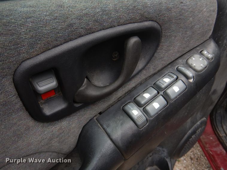 image for item IM9711 2002 Chevrolet Blazer LS  SUV