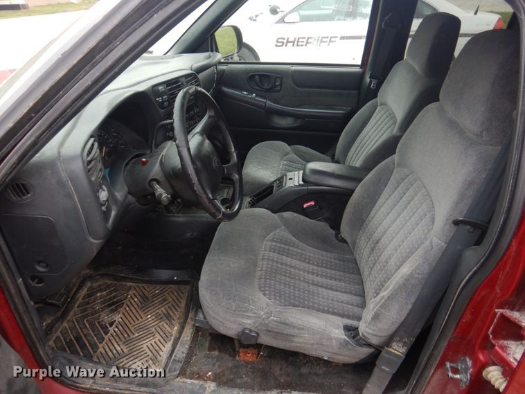 image for item IM9711 2002 Chevrolet Blazer LS  SUV