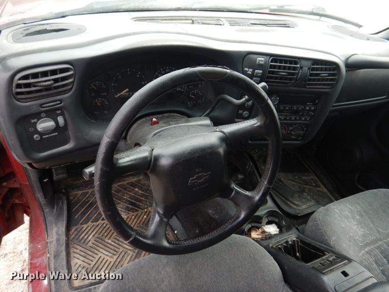 image for item IM9711 2002 Chevrolet Blazer LS  SUV