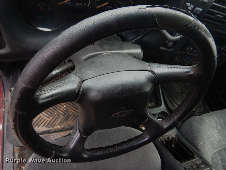 image for item IM9711 2002 Chevrolet Blazer LS  SUV