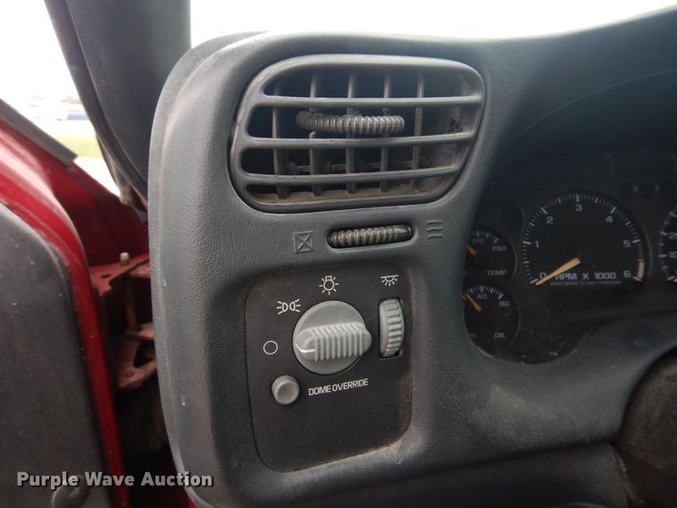 image for item IM9711 2002 Chevrolet Blazer LS  SUV