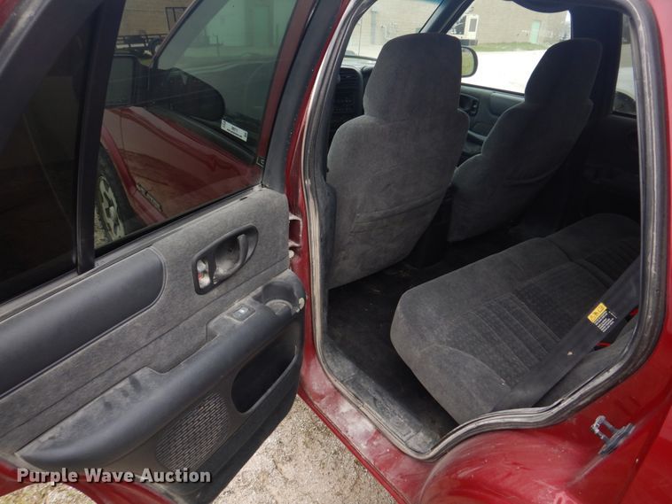 image for item IM9711 2002 Chevrolet Blazer LS  SUV