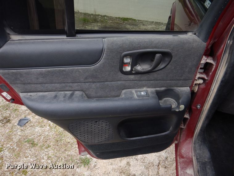 image for item IM9711 2002 Chevrolet Blazer LS  SUV