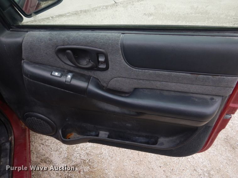 image for item IM9711 2002 Chevrolet Blazer LS  SUV