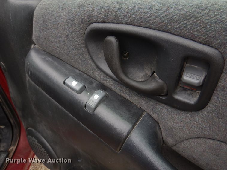 image for item IM9711 2002 Chevrolet Blazer LS  SUV