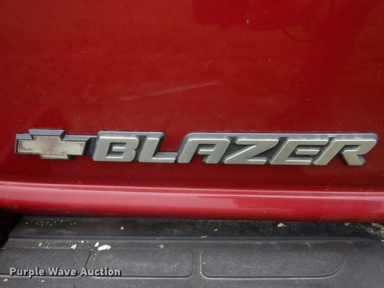 image for item IM9711 2002 Chevrolet Blazer LS  SUV