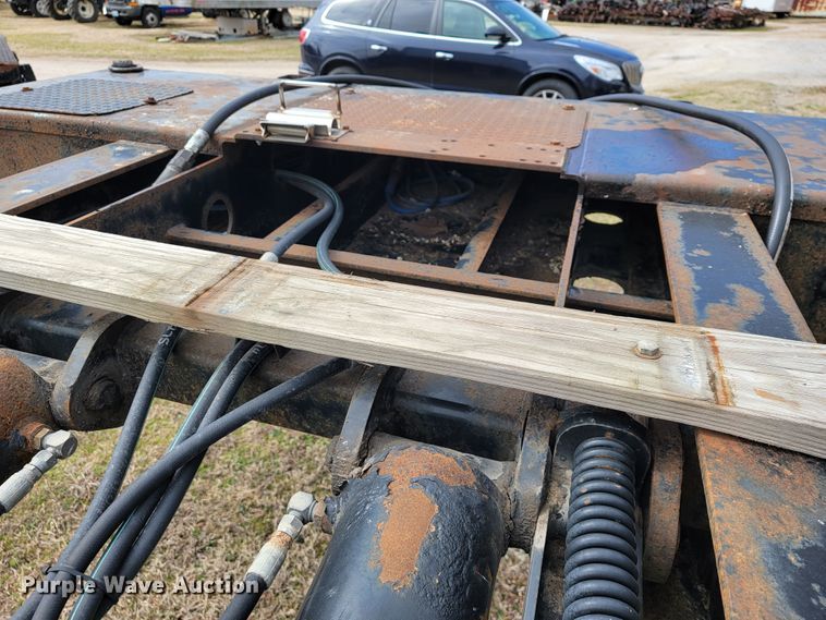 image for item JE9975 2008 Landoll Hauloll  lowboy equipment trailer