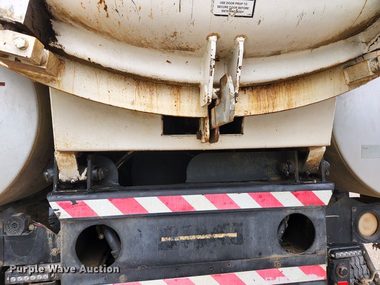 image for item JG9196 1994 International 2554  sewer jetter truck