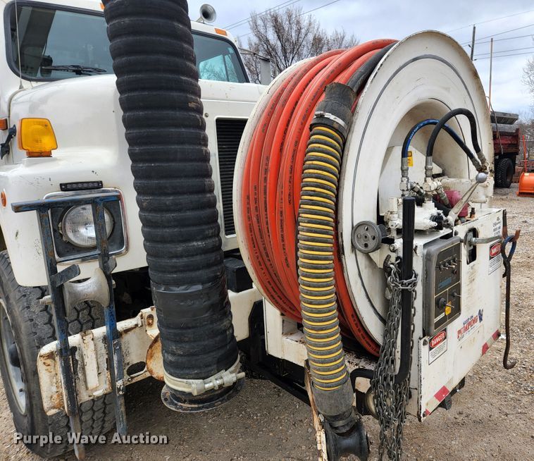 image for item JG9196 1994 International 2554  sewer jetter truck