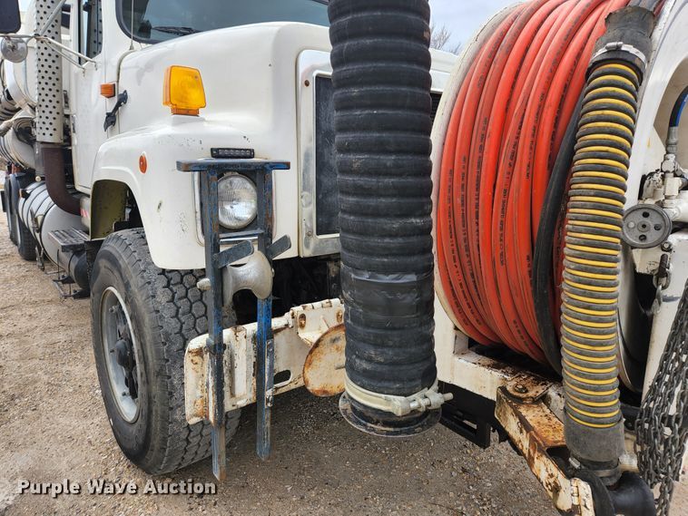 image for item JG9196 1994 International 2554  sewer jetter truck