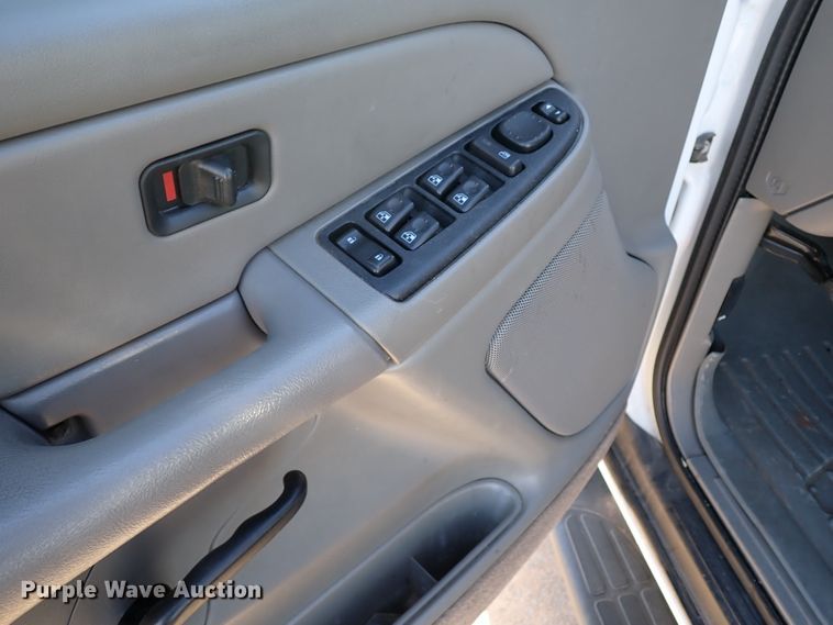 image for item JO9561 2004 Chevrolet Tahoe  SUV