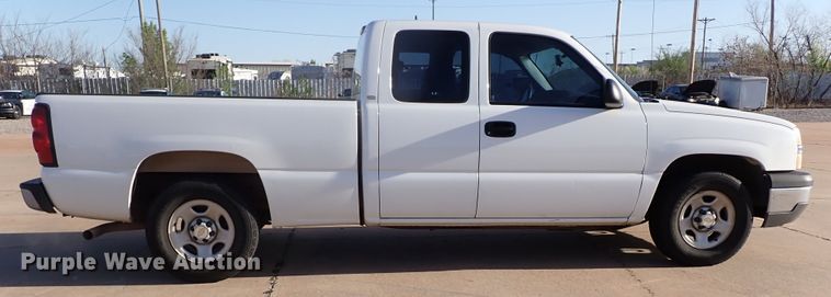 image for item JO9564 2004 Chevrolet Silverado 1500  Ext. Cab pickup truck