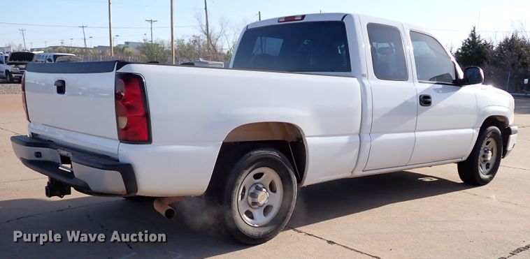 image for item JO9564 2004 Chevrolet Silverado 1500  Ext. Cab pickup truck