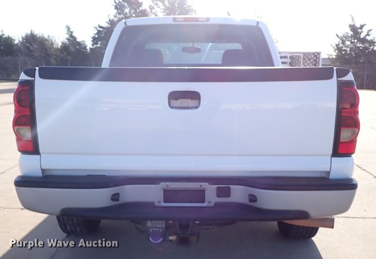 image for item JO9564 2004 Chevrolet Silverado 1500  Ext. Cab pickup truck