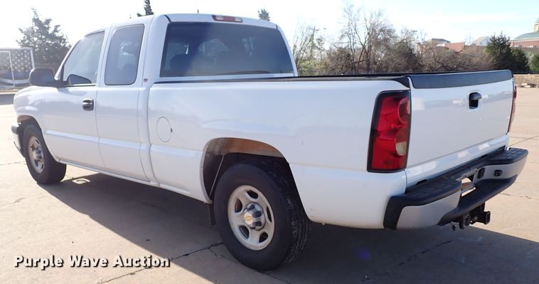 image for item JO9564 2004 Chevrolet Silverado 1500  Ext. Cab pickup truck