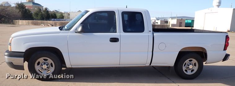 image for item JO9564 2004 Chevrolet Silverado 1500  Ext. Cab pickup truck