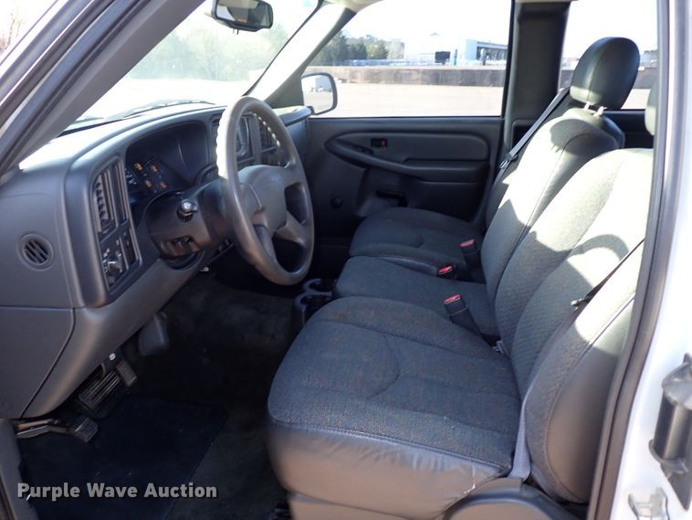 image for item JO9564 2004 Chevrolet Silverado 1500  Ext. Cab pickup truck