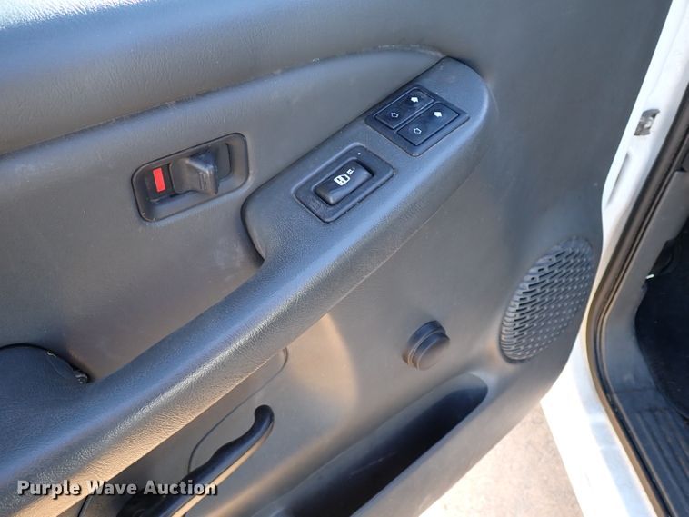 image for item JO9564 2004 Chevrolet Silverado 1500  Ext. Cab pickup truck