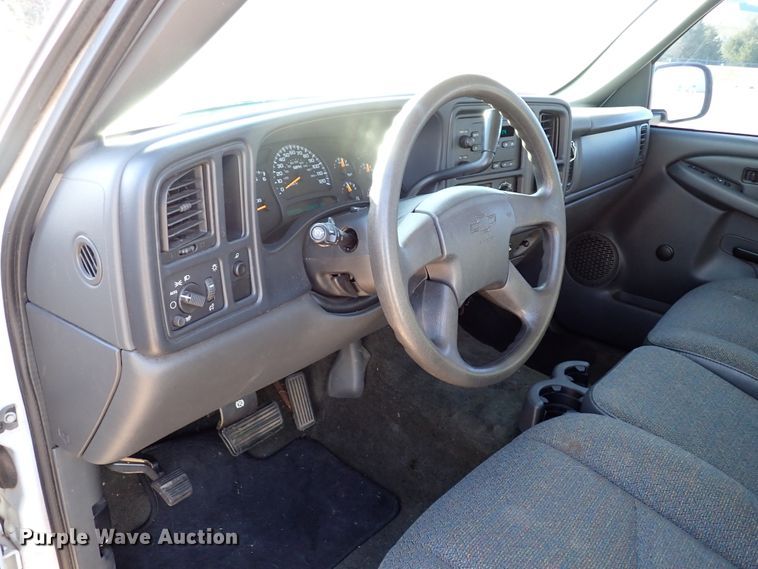 image for item JO9564 2004 Chevrolet Silverado 1500  Ext. Cab pickup truck