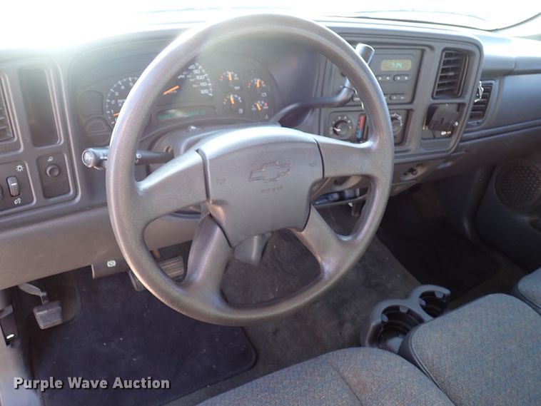 image for item JO9564 2004 Chevrolet Silverado 1500  Ext. Cab pickup truck