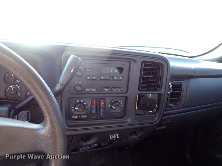 image for item JO9564 2004 Chevrolet Silverado 1500  Ext. Cab pickup truck