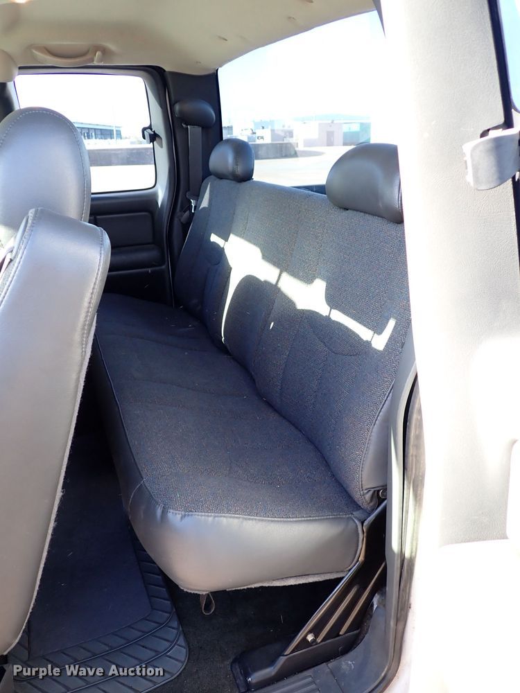 image for item JO9564 2004 Chevrolet Silverado 1500  Ext. Cab pickup truck