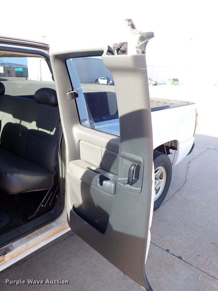 image for item JO9564 2004 Chevrolet Silverado 1500  Ext. Cab pickup truck