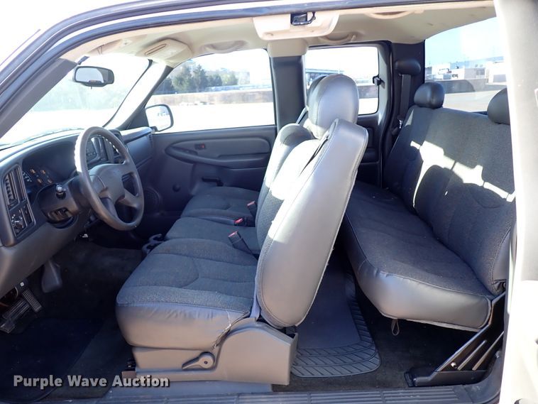 image for item JO9564 2004 Chevrolet Silverado 1500  Ext. Cab pickup truck