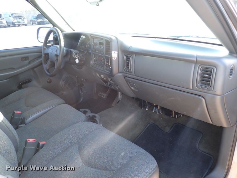 image for item JO9564 2004 Chevrolet Silverado 1500  Ext. Cab pickup truck