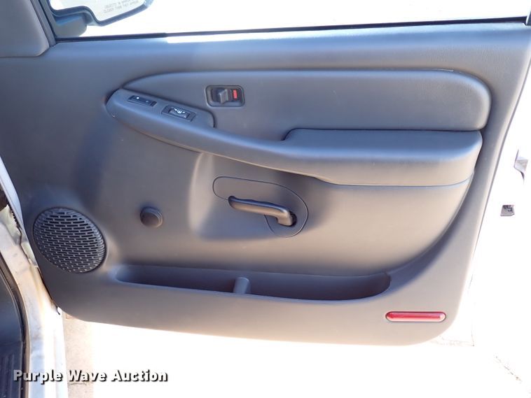 image for item JO9564 2004 Chevrolet Silverado 1500  Ext. Cab pickup truck