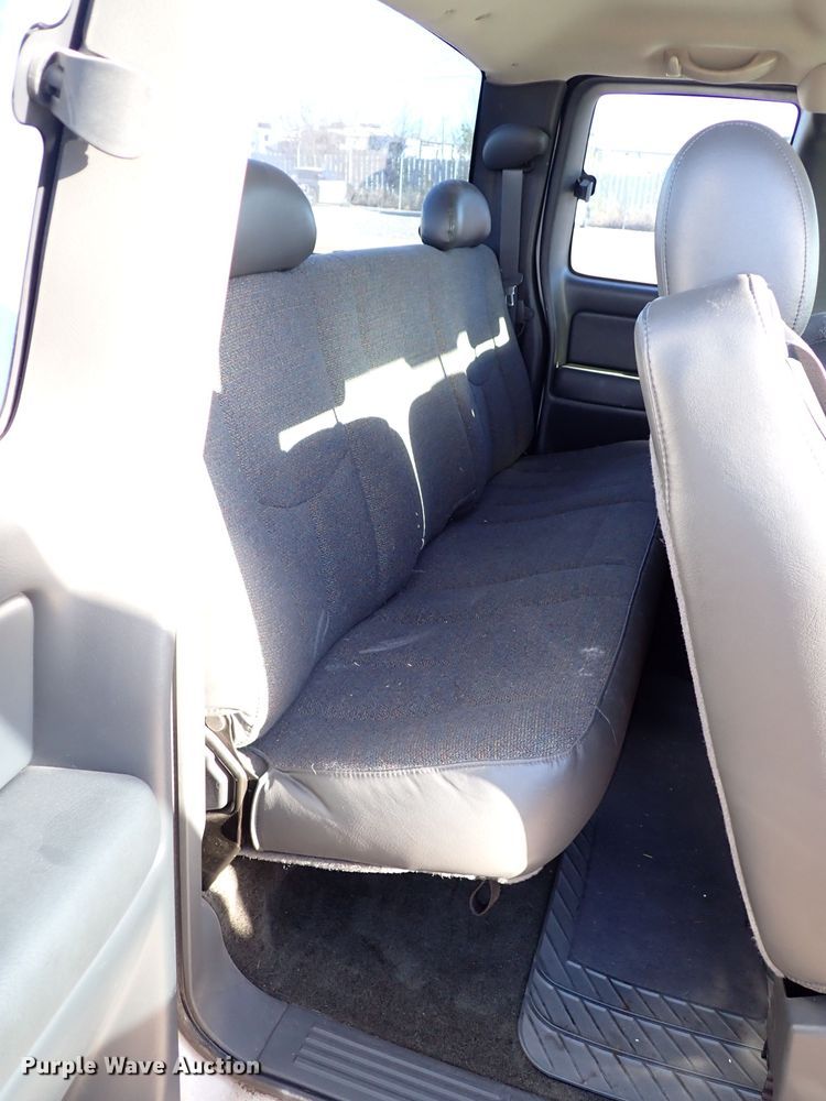 image for item JO9564 2004 Chevrolet Silverado 1500  Ext. Cab pickup truck