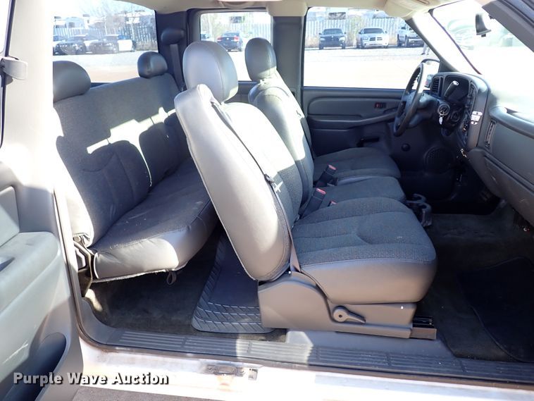 image for item JO9564 2004 Chevrolet Silverado 1500  Ext. Cab pickup truck