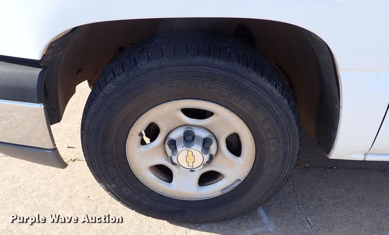 image for item JO9564 2004 Chevrolet Silverado 1500  Ext. Cab pickup truck