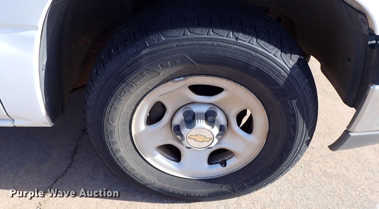 image for item JO9564 2004 Chevrolet Silverado 1500  Ext. Cab pickup truck