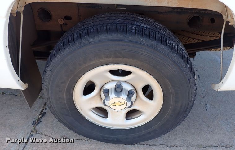 image for item JO9564 2004 Chevrolet Silverado 1500  Ext. Cab pickup truck