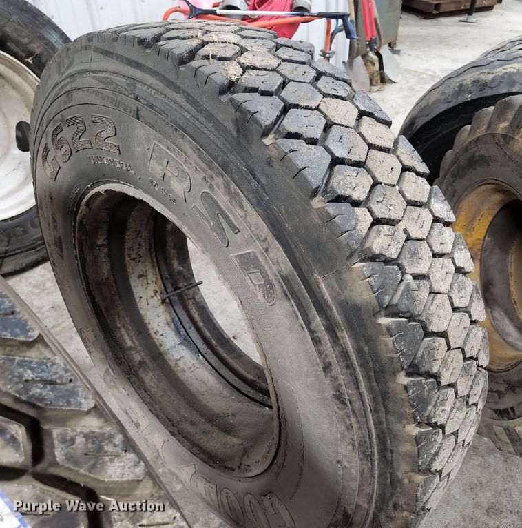 image for item KE9827 Approximately 13 tires